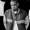 Die Arbeit „Jay-Z“ von Berry Behrendt entstand im Jahr 2003 und versteht sich als künstlerische Reflexion eines prägenden kulturellen Zeitgeistes. Das Portrait verbindet urbane Ästhetik mit zeitgenössischer Portraitkunst und verweist auf eine Ära, in der Hip-Hop kulturelle Identität, Stil und visuelle Sprache nachhaltig prägte. Die Arbeit erscheint als streng limitierte Fine Art Print Edition.